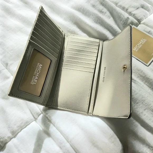 Michael Kors NWT Jet Set Large Vegan Leather Trifold Wallet